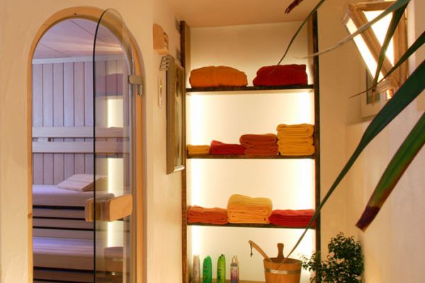 sauna1390e2211-d4b0-527d-1736-4610e95d2eef26C7F400-E90C-2A60-7CF8-1B67481FA8F2.jpg